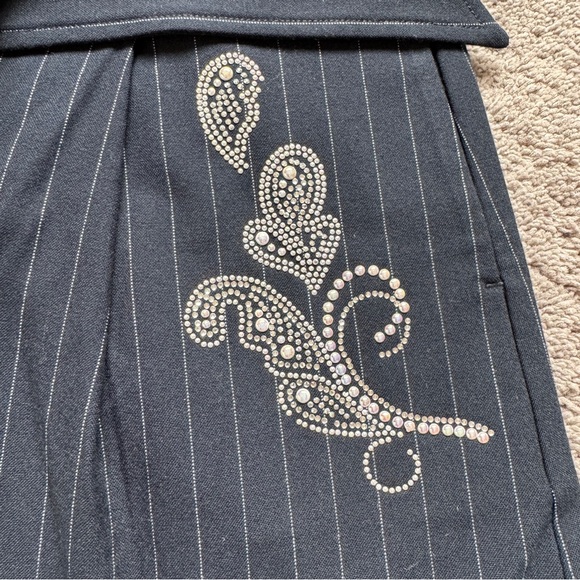 Cinq à Sept Rebecca Paisley Motif Pinstripe Shorts Shorts - Picture 6 of 9